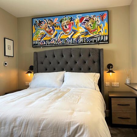 Superb Townhouse Near Vibrant Gloucester Road Bristol Eksteriør bilde