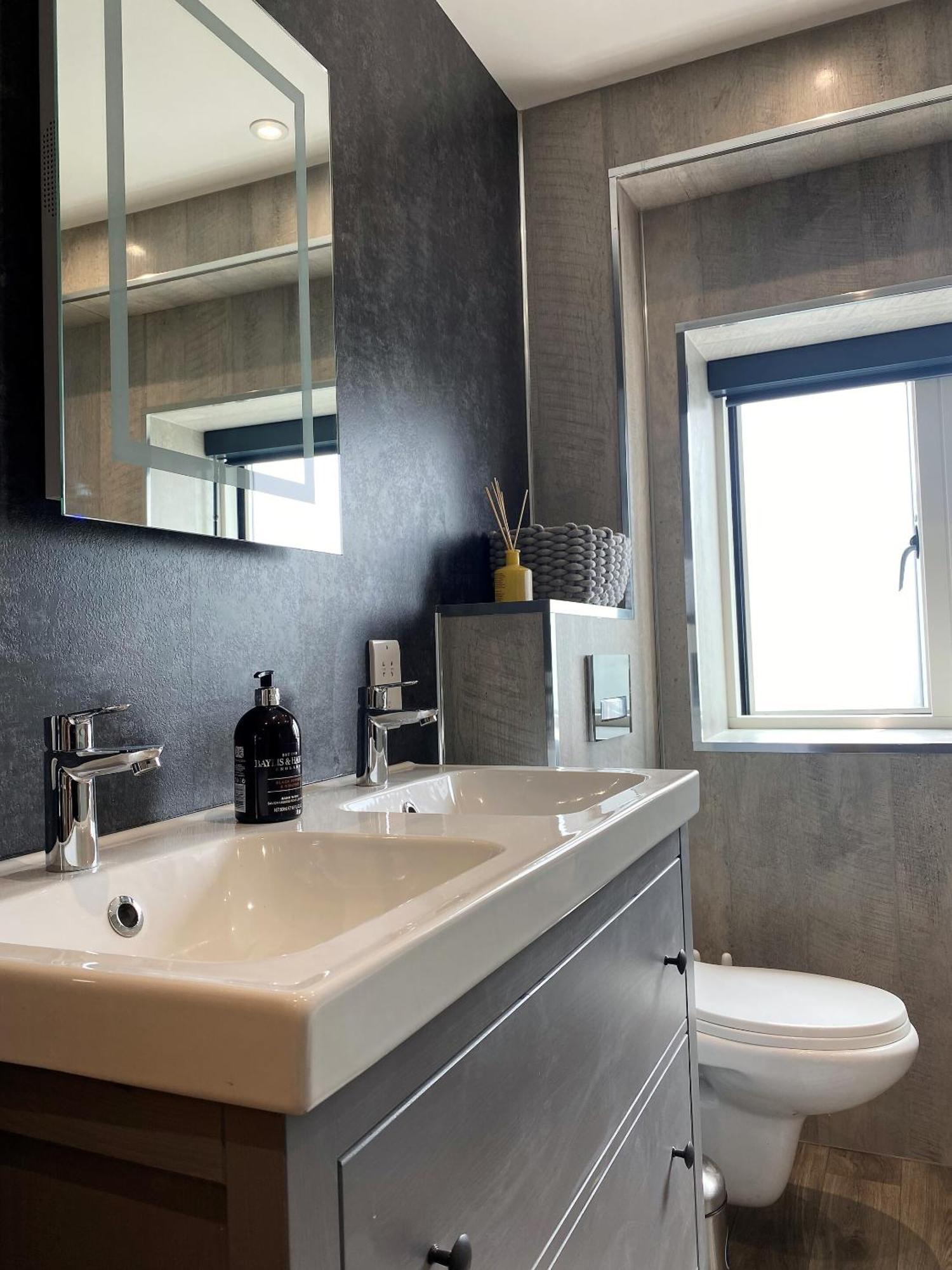 Superb Townhouse Near Vibrant Gloucester Road Bristol Eksteriør bilde