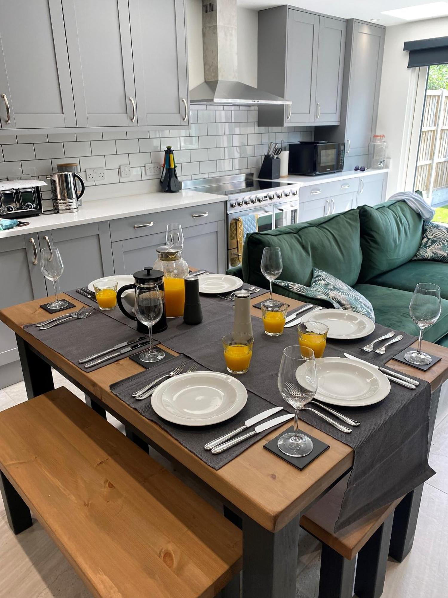Superb Townhouse Near Vibrant Gloucester Road Bristol Eksteriør bilde