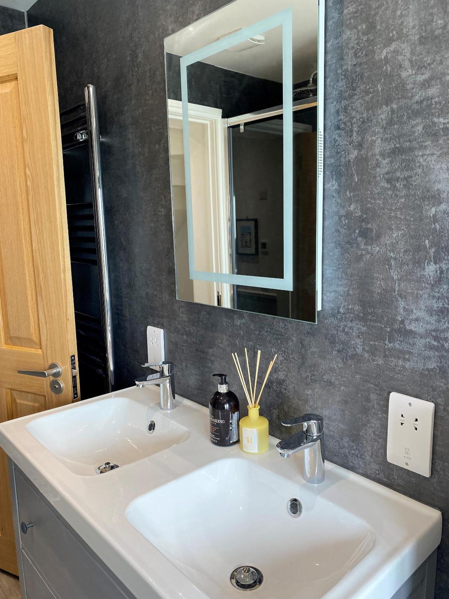 Superb Townhouse Near Vibrant Gloucester Road Bristol Eksteriør bilde