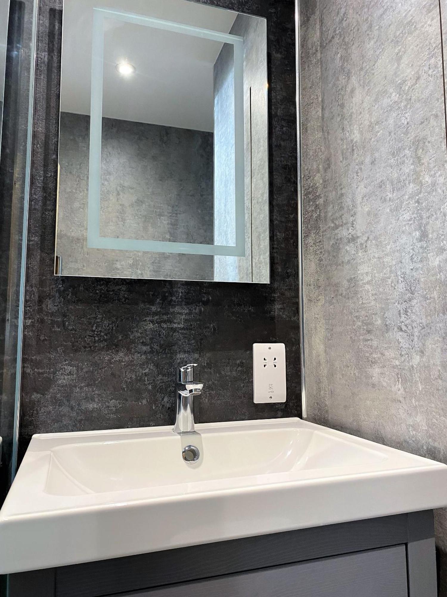 Superb Townhouse Near Vibrant Gloucester Road Bristol Eksteriør bilde