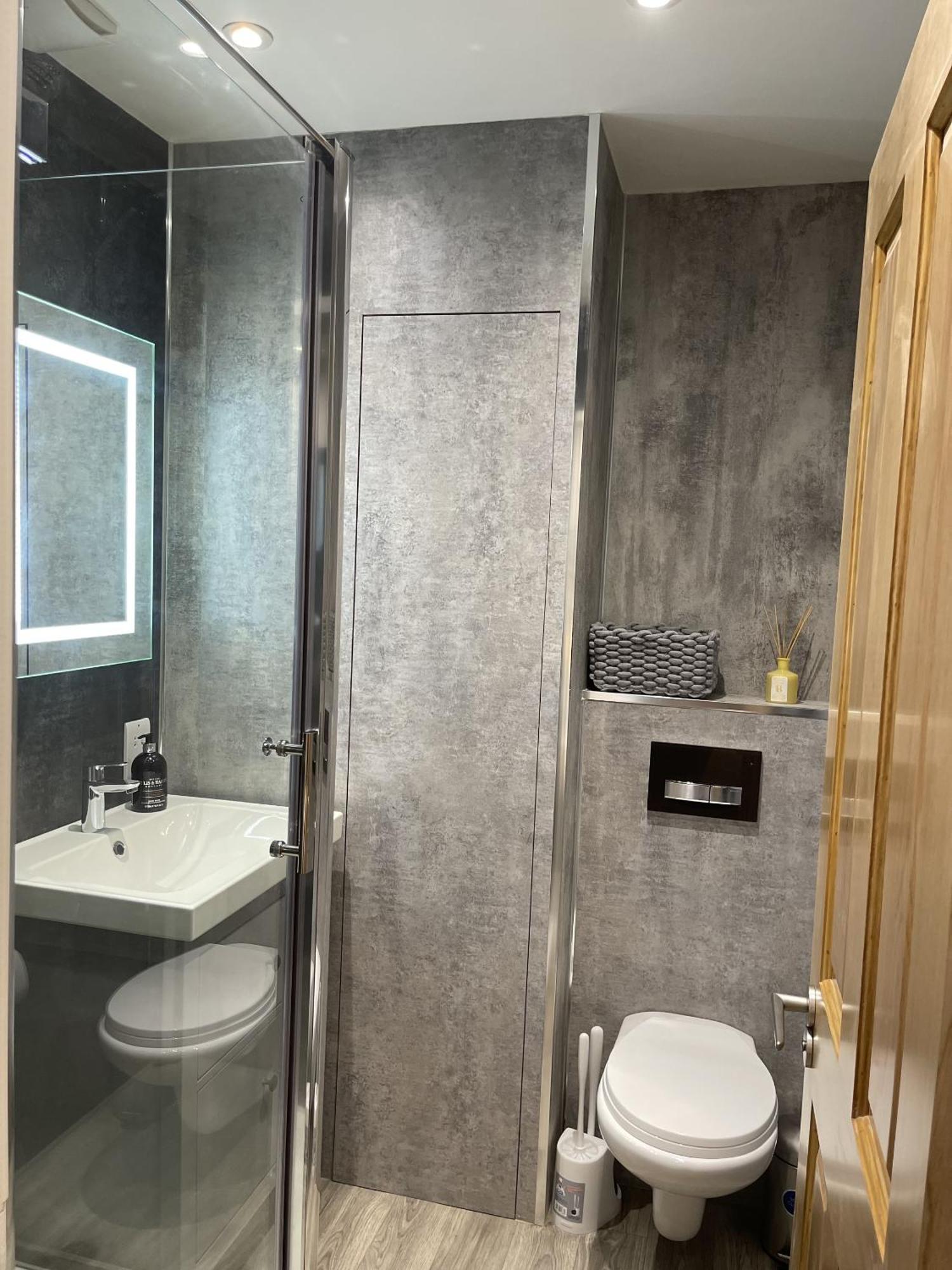 Superb Townhouse Near Vibrant Gloucester Road Bristol Eksteriør bilde